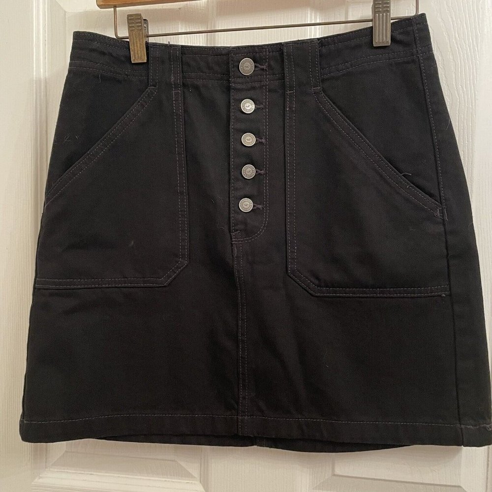 Hollister Ultra High-Rise Black Button Floy Mini Skirt size 7 NEW with TAGS‎
